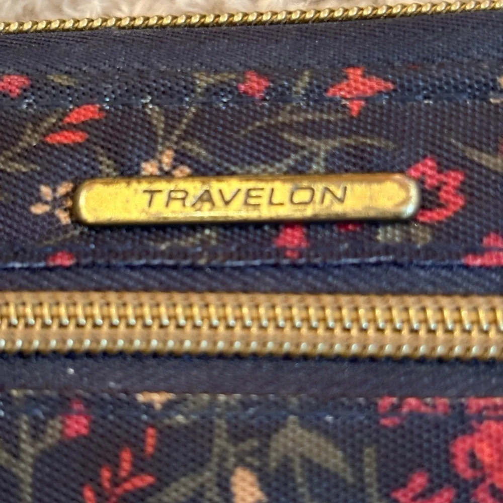 Travelon Women's Floral Wallet - Black and Red